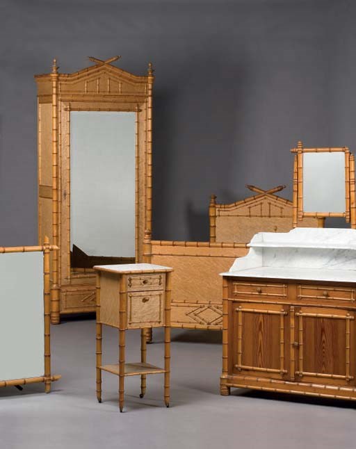 MOBILIER DE CHAMBRE A COUCHER VERS 1900