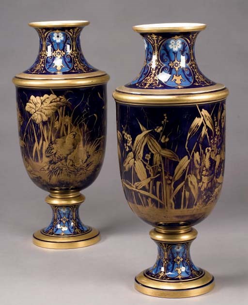PAIRE D'IMPORTANTS VASES