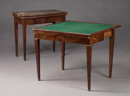 DEUX TABLES A JEUX DU XIXEME SIECLE