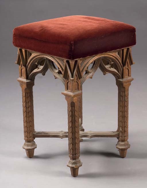 TABOURET DE STYLE GOTHIQUE VERS 1900