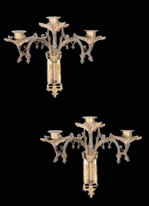PAIRE D'APPLIQUES DE STYLE GOTHIQUE DE LA FIN DU XIXEME SIECLE
