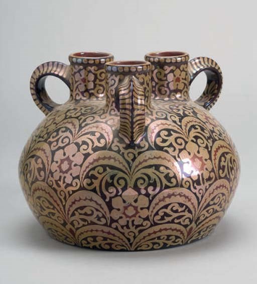 VASE EN CERAMIQUE DE ZSOLNAY DU DEBUT DU XXEME SIECLE