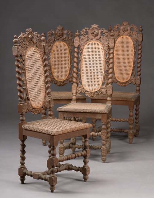 SUITE DE SEIZE CHAISES DE STYLE RENAISSANCE VERS 1900