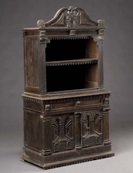 DRESSOIR DE STYLE RENAISSANCE DE LA FIN DU XIXEME SIECLE