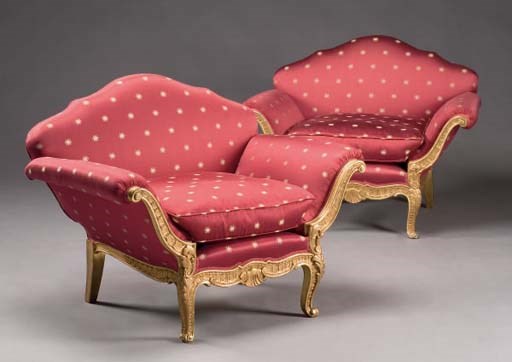 PAIRE DE BERGERES BASSES DE STYLE LOUIS XV