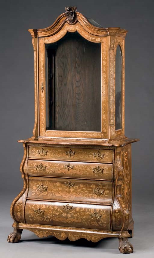 MEUBLE VITRINE DANS LE STYLE DU XVIIIEME SIECLE