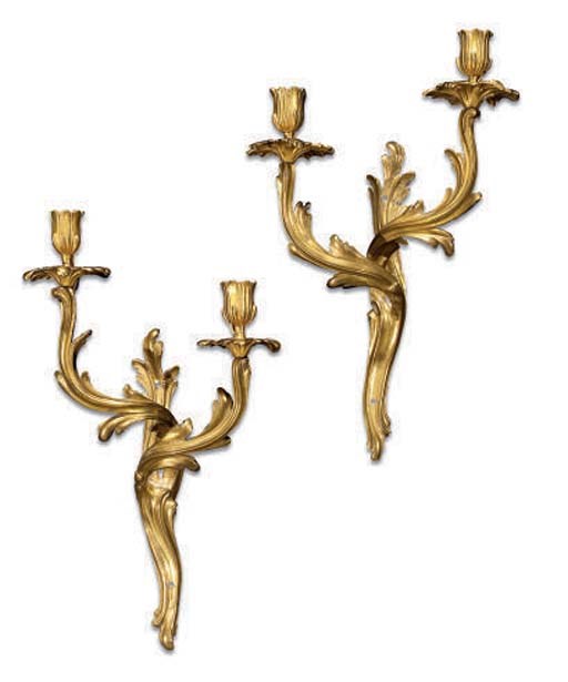 PAIRE D'APPLIQUES DE STYLE LOUIS XV