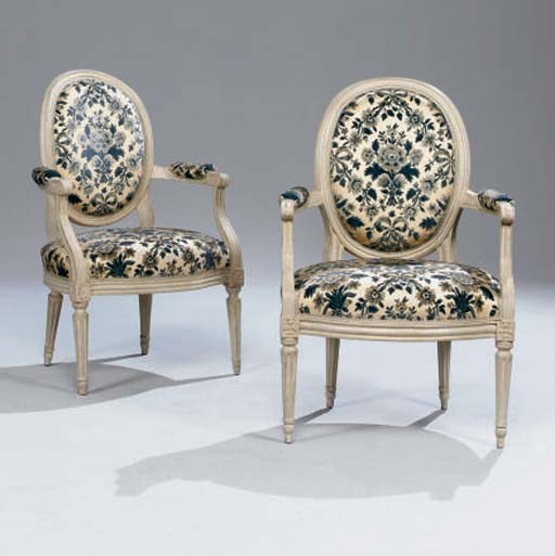 PAIRE DE FAUTEUILS D'EPOQUE LOUIS XVI