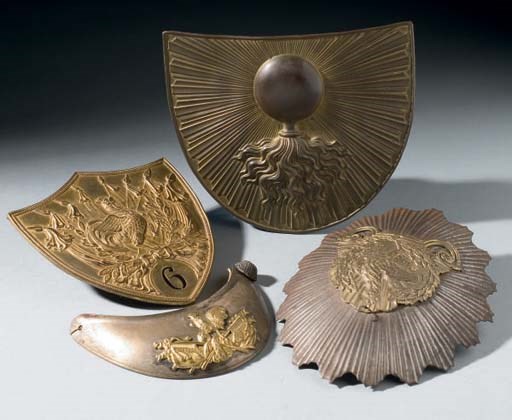 QUATRE ORNEMENTS, BOUCLE OU PLAQUE MILITAIRES DU XIXEME SIECLE
