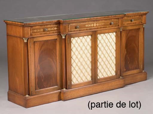PAIRE DE DESSERTES DE STYLE ANGLAIS