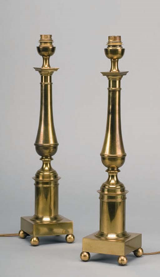 PAIRE DE GRANDS BOUGEOIRS