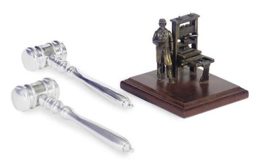 A METAL MODEL OF A PRINTING PRESS AND TWO SMALL SILVERED METAL GAVELS,