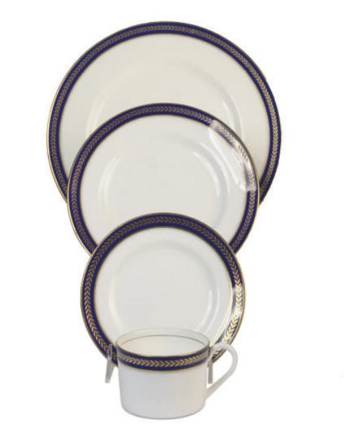 AN EXTENSIVE ENGLISH PORCELAIN DINNER SERVICE,