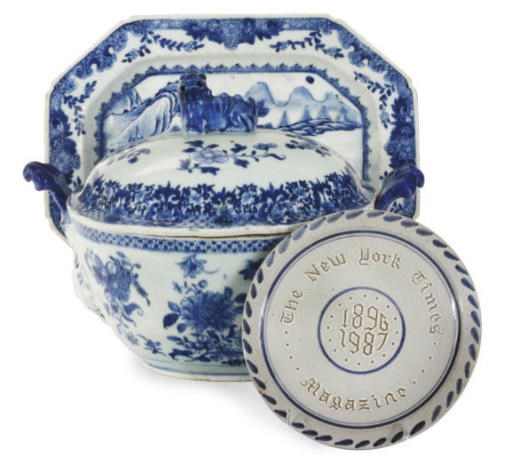 A GROUP OF CHINESE EXPORT BLUE AND WHITE TABLE WARES,