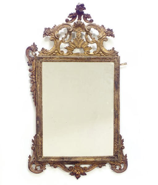 AN ITALIAN GILTWOOD MIRROR,