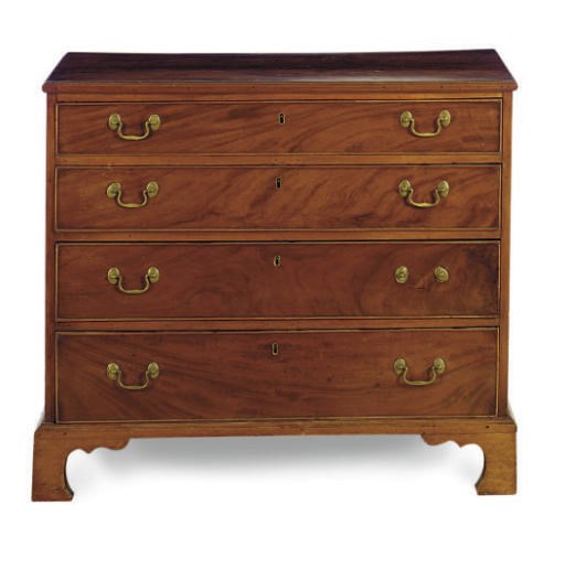 A MAHOGANY SMALL CHEST OF DRAWERS,