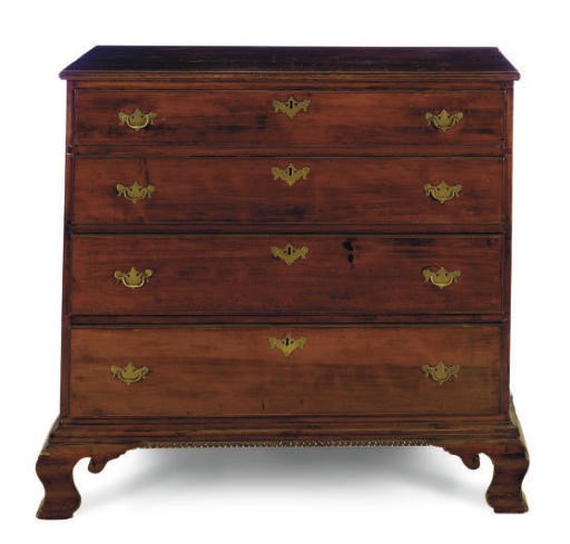 A MAHOGANY CHEST OF DRAWERS,