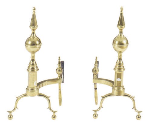 A PAIR OF AMERICAN FEDERAL BRASS ANDIRONS WITH MATCHING TOOLS,