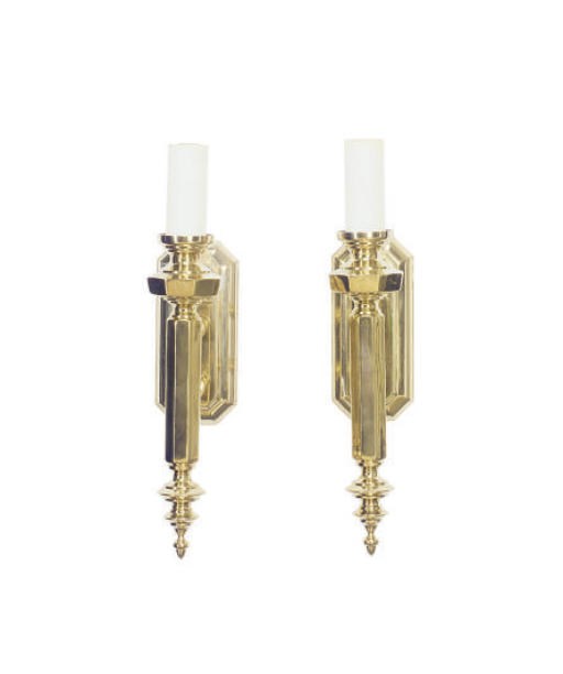 A PAIR OF BRASS SINGLE WALL-LIGHTS,