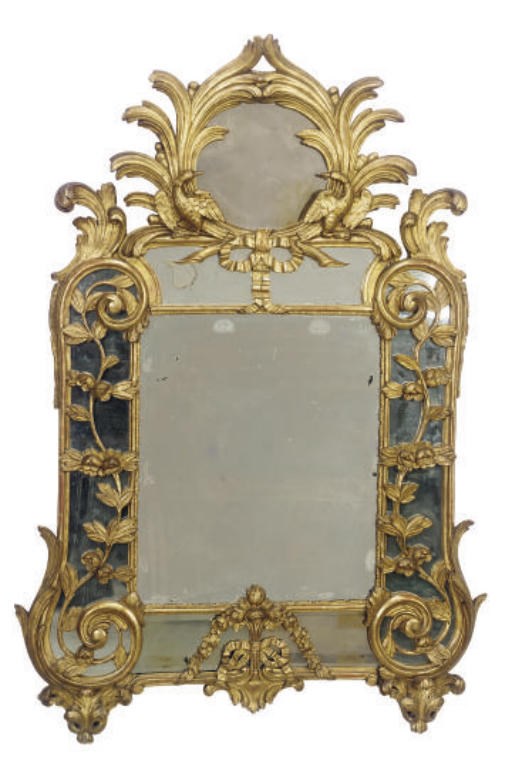 A CONTINENTAL GILTWOOD MIRROR,