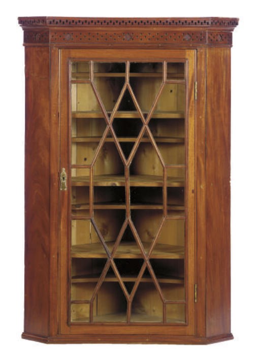 AN ENGLISH MAHOGANY CORNER CUPBOARD,