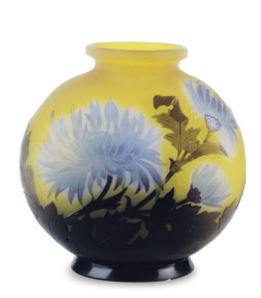 A FRENCH CAMEO GLASS VASE,