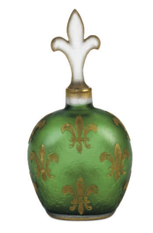 A FRENCH GILT AND CAMEO GLASS DECANTER AND STOPPER,