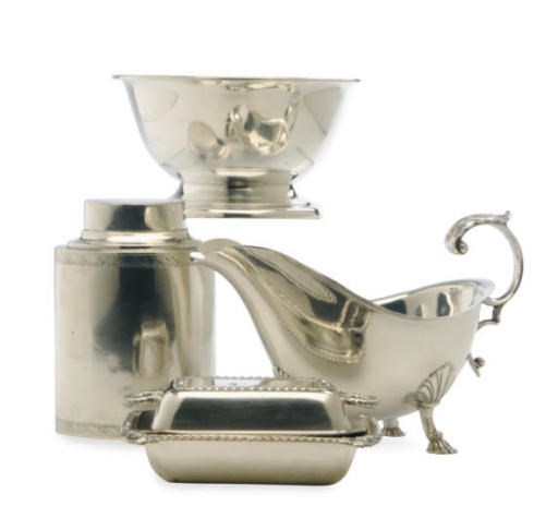 A GROUP OF ASSORTED SILVER AND SILVER-PLATED TABLE WARES,