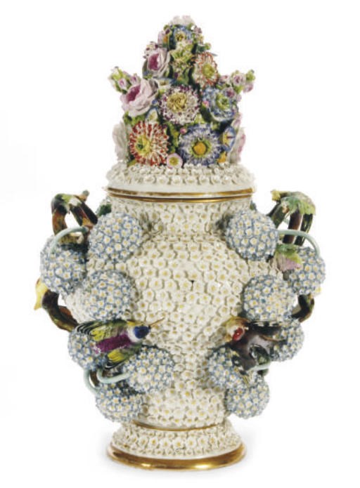 A MEISSEN STYLE PORCELAIN SCHNEEBALLEN VASE AND COVER,