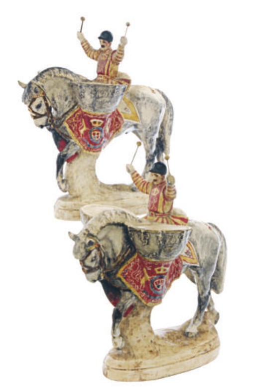 A PAIR OF EARTHWARE FIGURES OF EQUESTRIAN DRUMMERS,