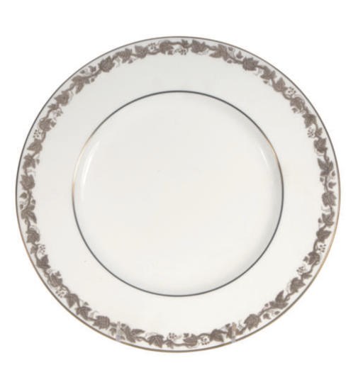 A SET OF TWELVE ENGLISH DINNER PLATES,