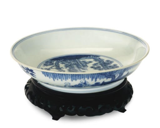 A CHINESE BLUE AND WHITE 'THREE FRIENDS' DISH,