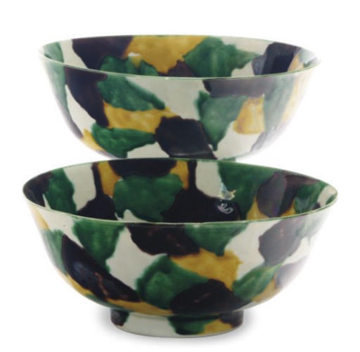 A PAIR OF CHINESE 'EGG AND SPINACH' GLAZED BOWLS,