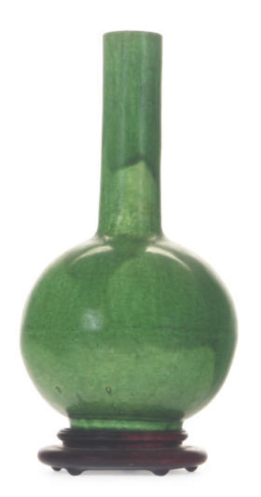 A CHINESE GREEN-GLAZED POTTERY BOTTLE VASE AND AUBERGINE GLAZED PORCELAIN BOWL,