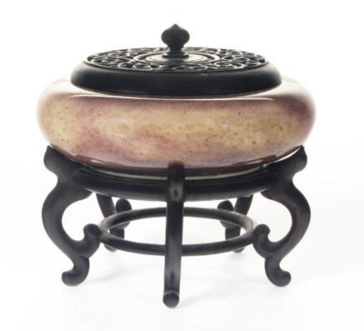 A CHINESE PEACH BLOOM-GLAZED COMPRESSED GLOBULAR BRUSH WASHER,