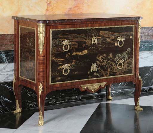 A TRANSITIONAL STYLE ORMOLU-MOUNTED KINGWOOD AND LACQUERED COMMODE