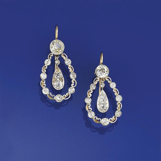 A PAIR OF EDWARDIAN DIAMOND EARPENDANTS