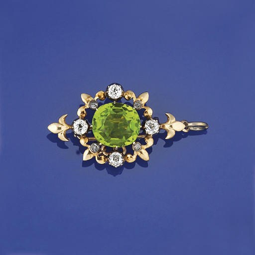 A LATE 19TH/EARLY 20TH CENTURY PERIDOT AND DIAMOND BROOCH/PENDANT