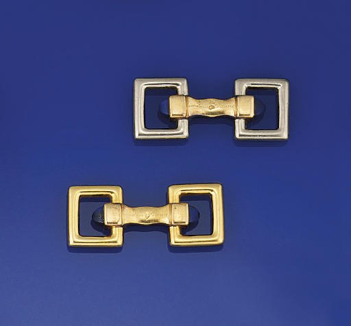A PAIR OF TWO COLOUR AND LAPIS LAZULI SET CUFFLINKS, BY CARTIER