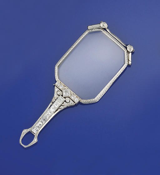 A PAIR OF EARLY 20TH CENTURY DIAMOND LORGNETTES