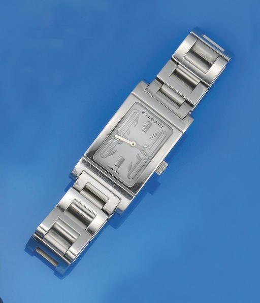 A LADY'S STAINLESS STEEL "RETTANGLO" QUARTZ WRISTWATCH, BY BULGARI