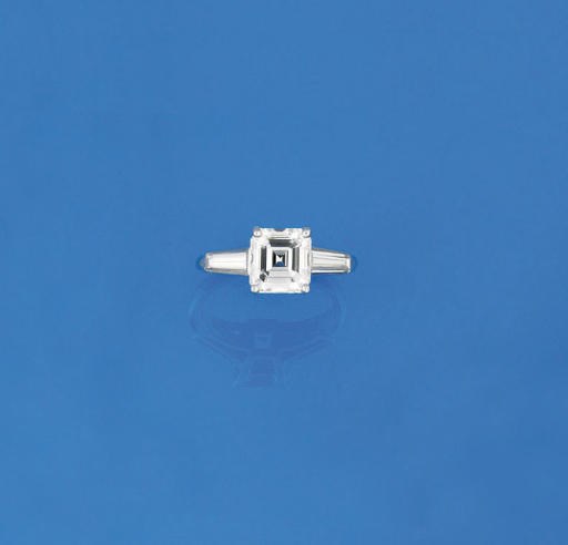 A diamond single stone ring