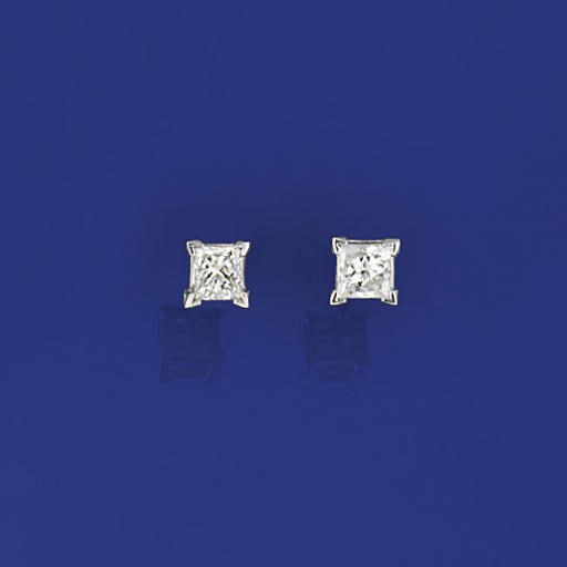 A PAIR OF DIAMOND SINGLE STONE EARSTUDS