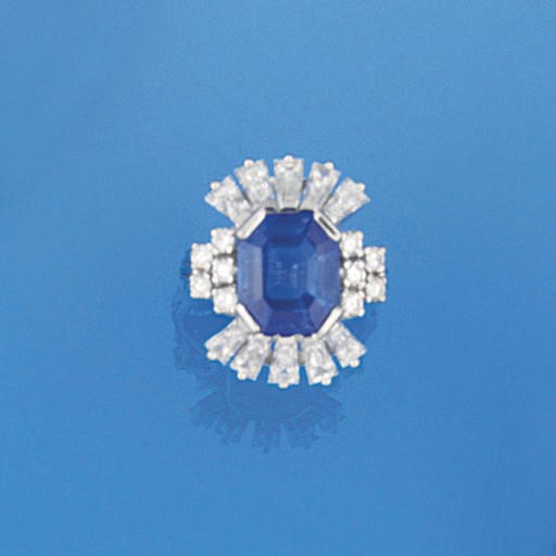 A SAPPHIRE AND DIAMOND RING