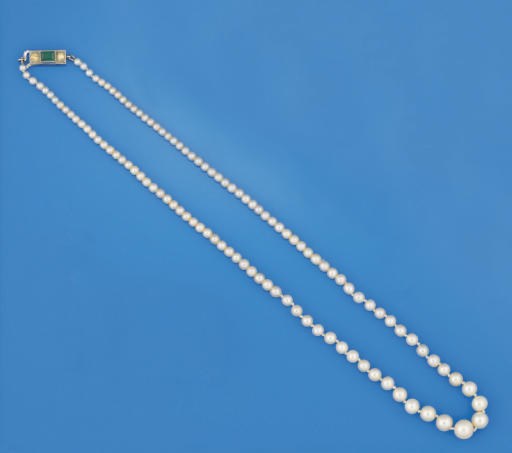 A pearl necklace
