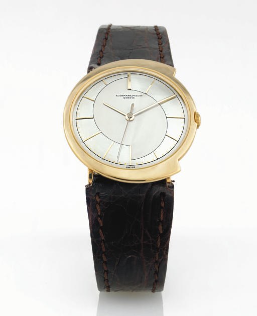AUDEMARS PIGUET. A RARE AND UNUSUAL 18K GOLD ASYMMETRICAL WRISTWATCH WITH TWO-TONE DIAL, CENTER SECONDS AND HOODED LUGS
