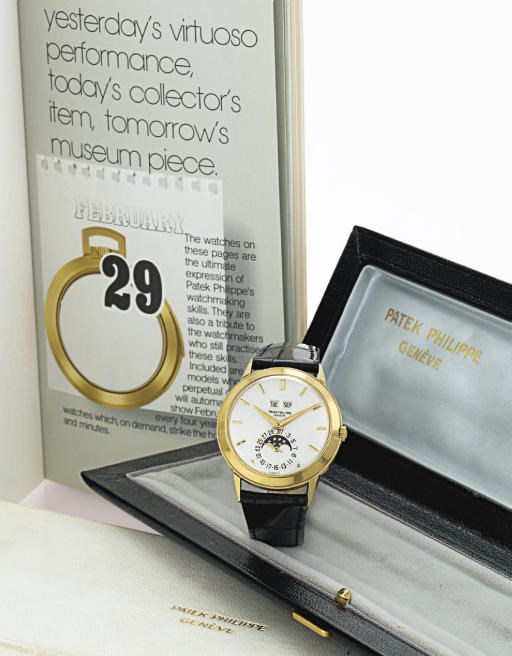 PATEK PHILIPPE. A RARE 18K GOLD AUTOMATIC PERPETUAL CALENDAR WRISTWATCH WITH MOON PHASES