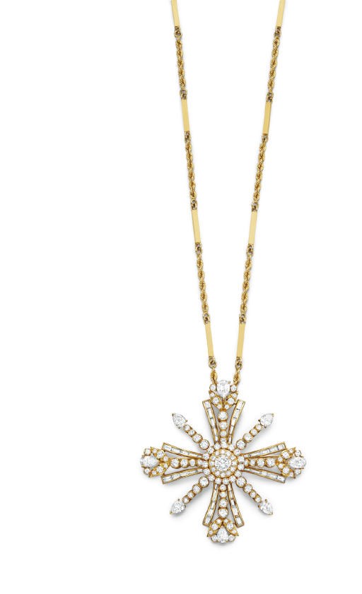 A DIAMOND AND GOLD PENDANT NECKLACE