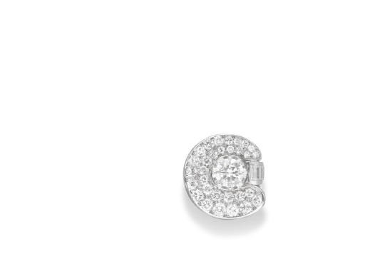 AN ART DECO DIAMOND RING