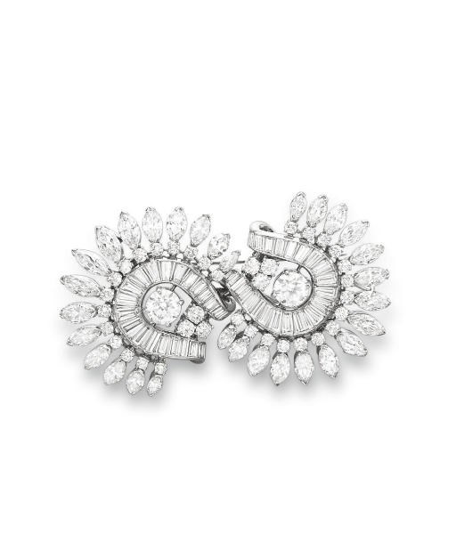 A DIAMOND DOUBLE-CLIP BROOCH